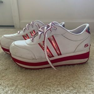 Y2K platform Skechers somthin’ else style